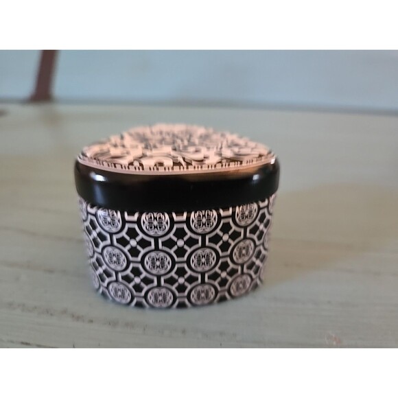 Brighton Jewelry Design Heart Tin 1 inch × 1/2 Inch, A Keepsake Box, Empty Gift - Picture 4 of 7